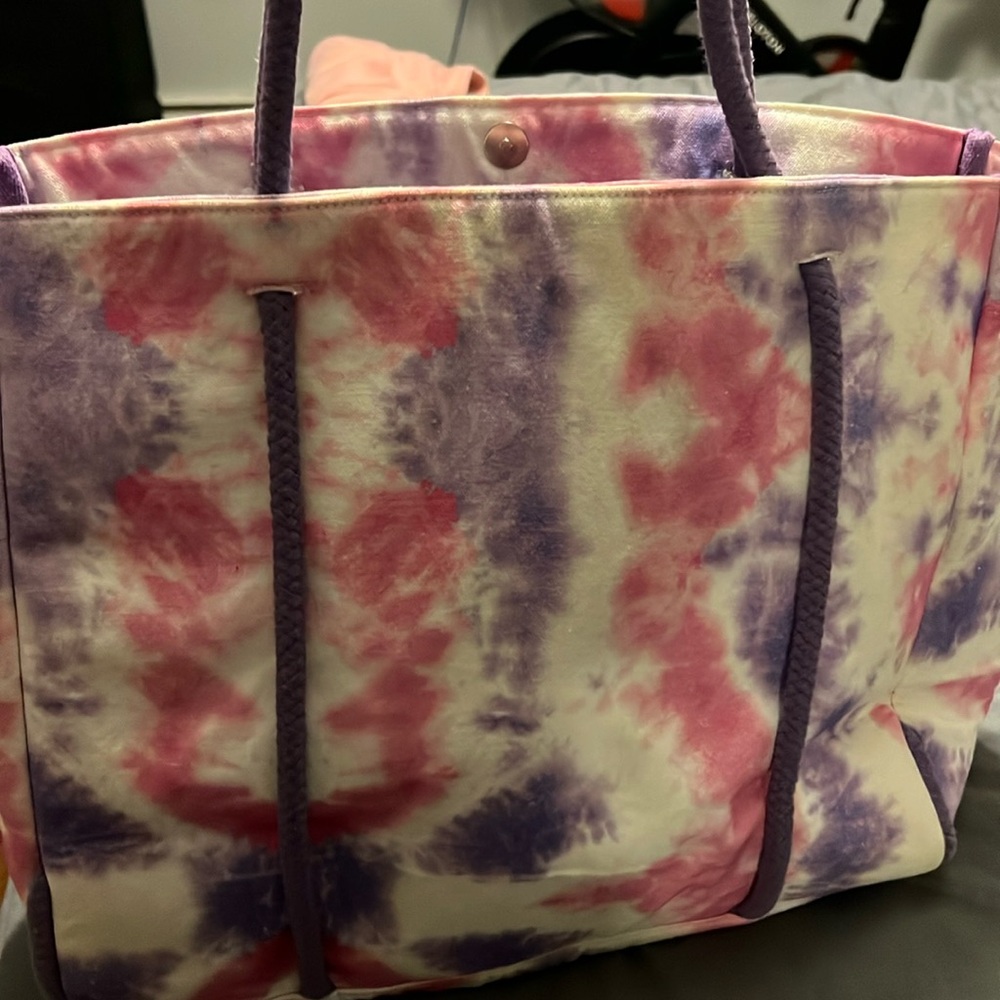 America and Beyond tote